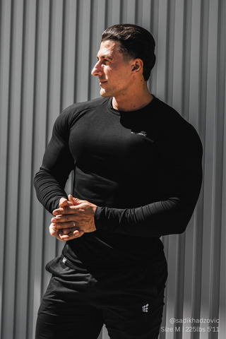 Titan Muscle-Fit Long Sleeve T-Shirt - Black