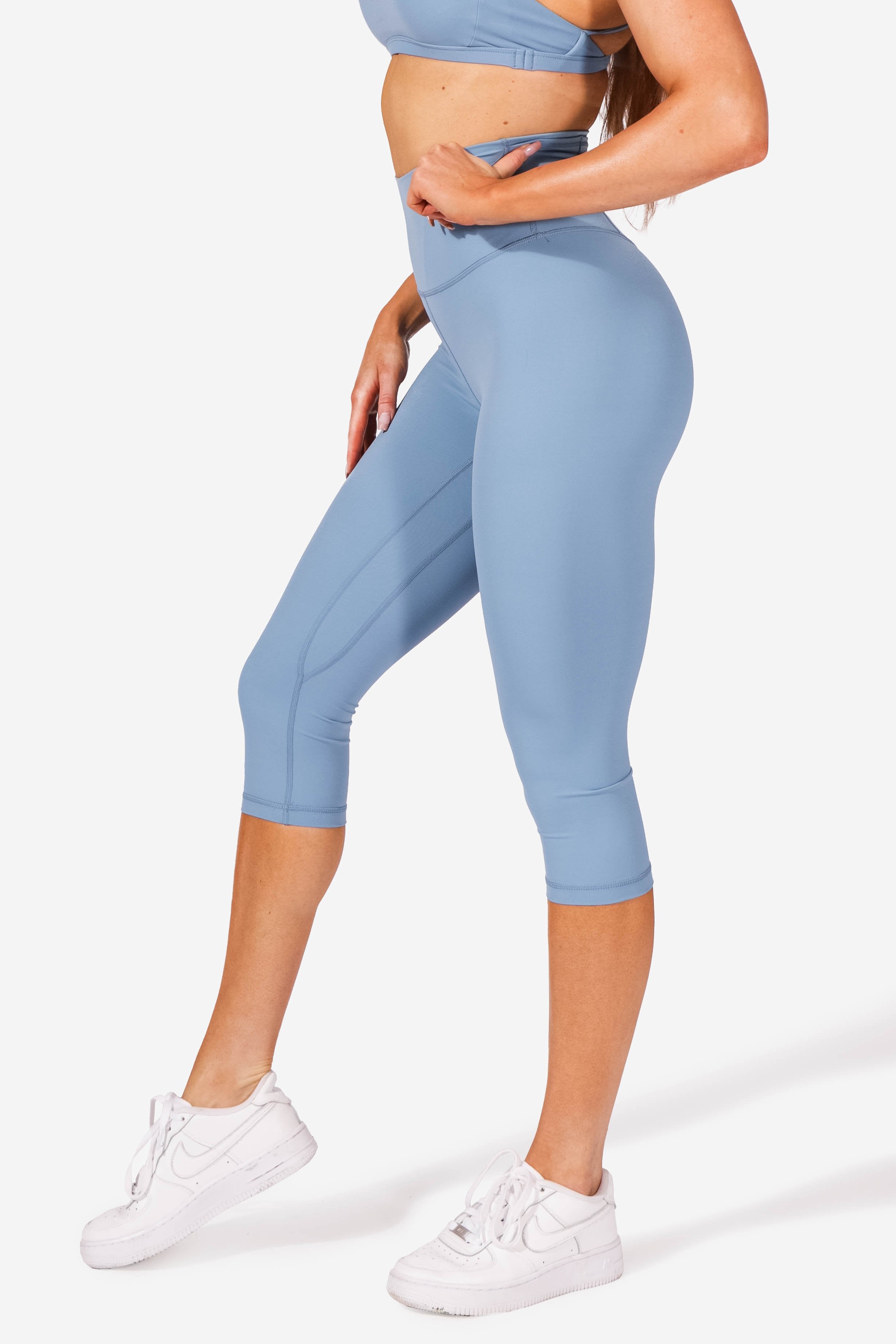 https://jednorth.com/cdn/shop/products/flow-three-quarter-leggings-blue-women-leggings-jed-north-721007.jpg?v=1702565644